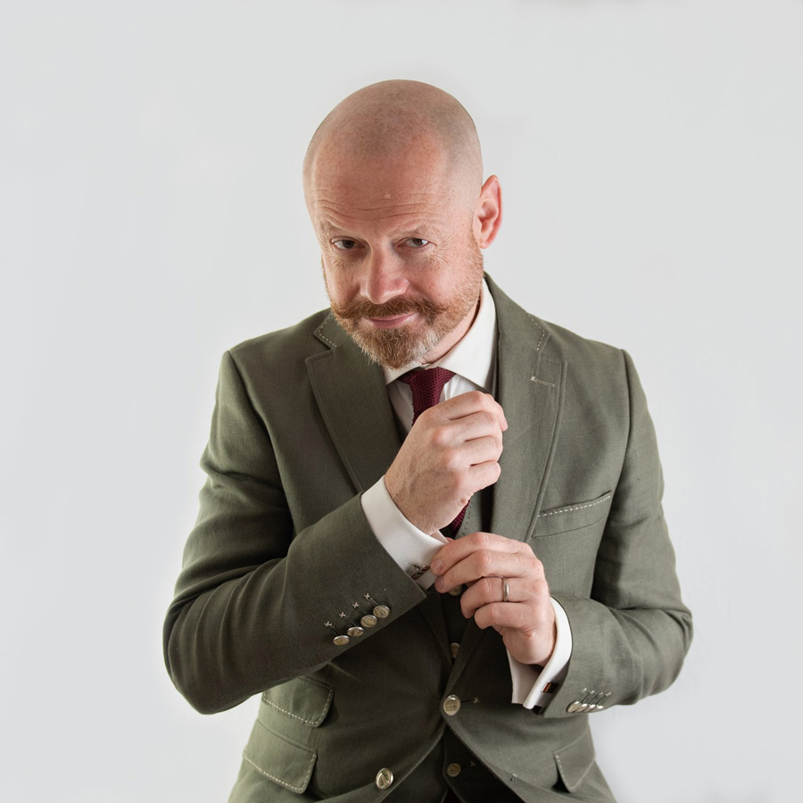 Alistair-Barrie_900x900-new